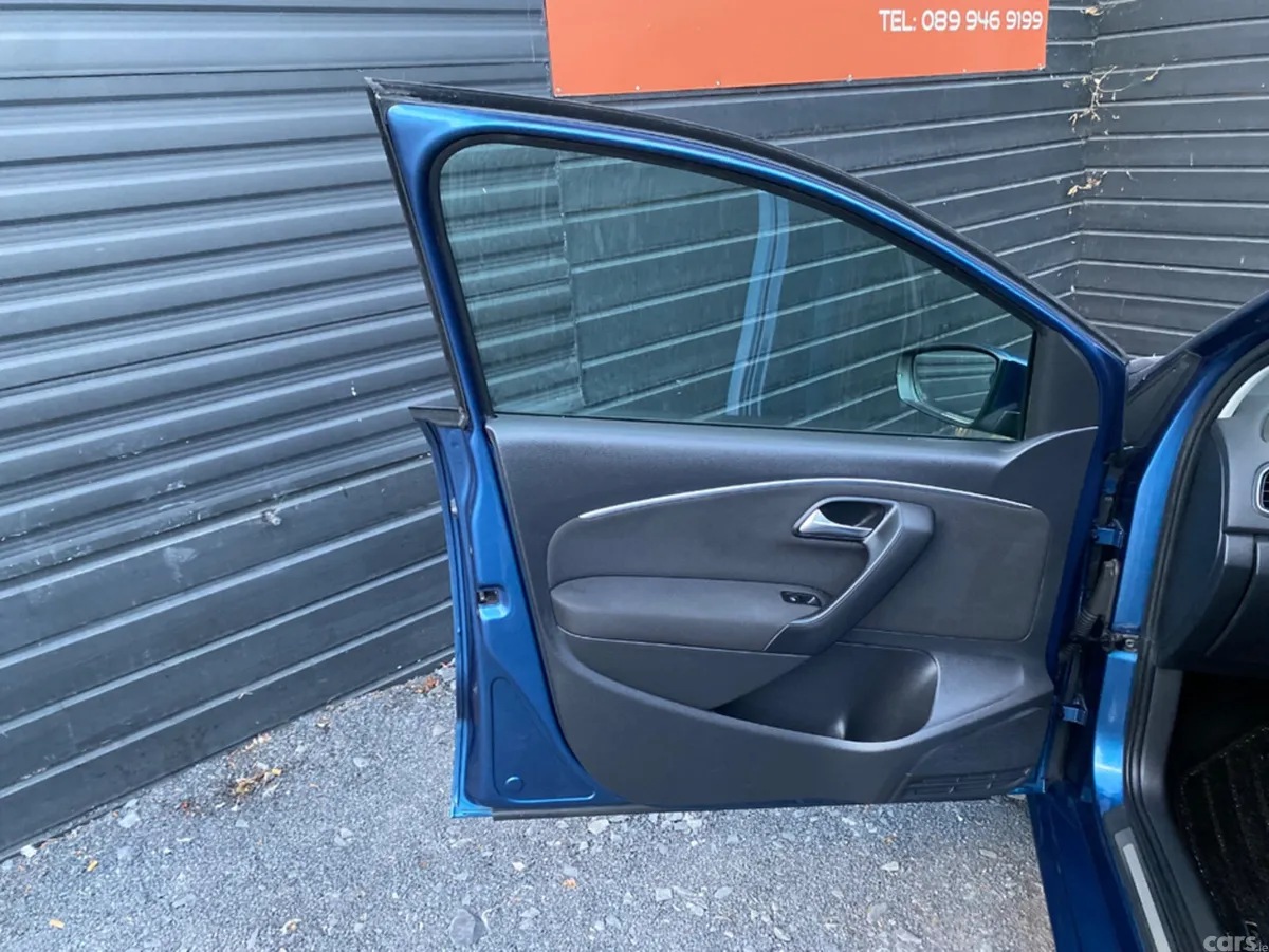 Volkswagen Polo Hatchback, Petrol, 2016, Blue