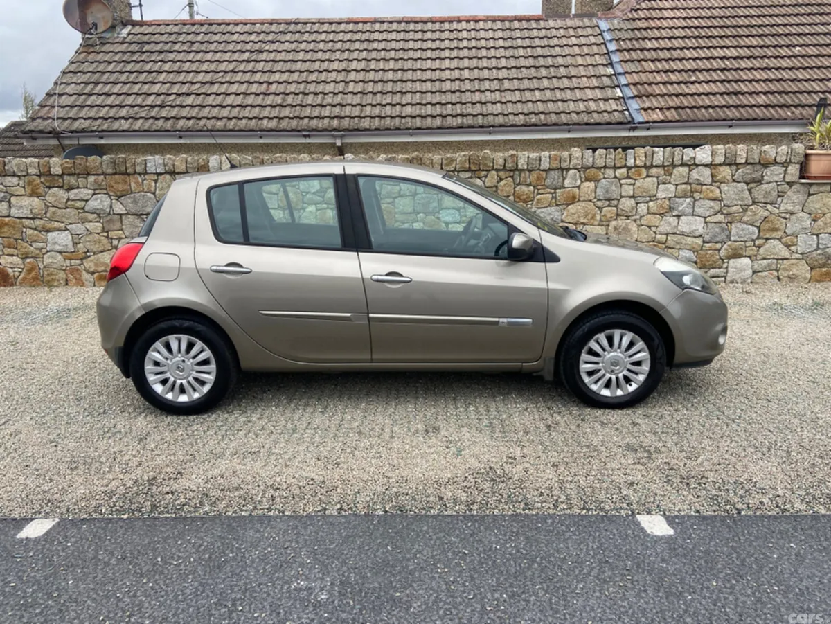Renault Clio Hatchback, Unknown, 2010, Gold
