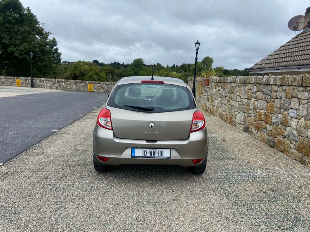 Renault Clio Hatchback, Unknown, 2010, Gold