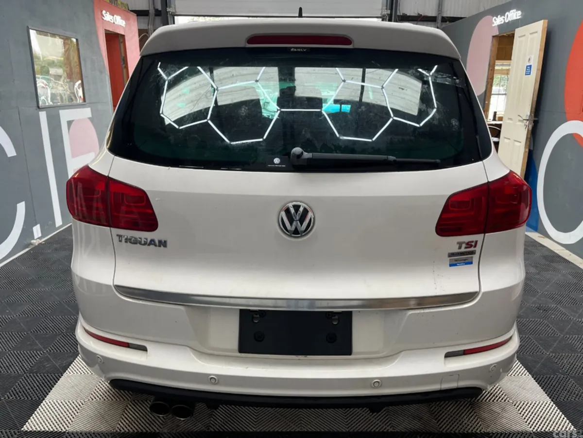 Volkswagen Tiguan SUV, Petrol, 2013, White