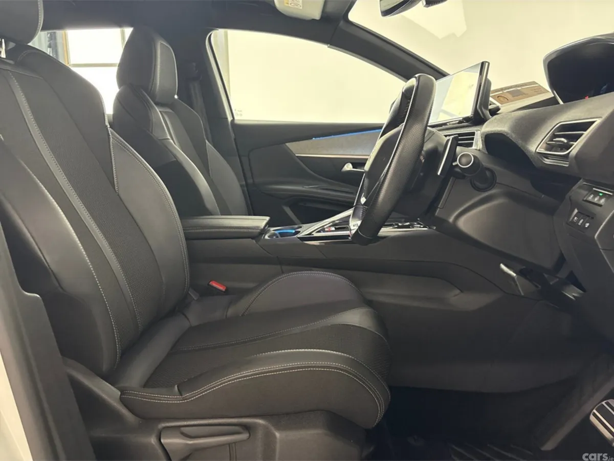 Peugeot 3008 Hatchback, Petrol Plug-in Hybrid, 2024, White