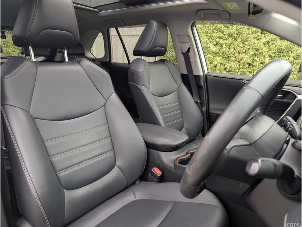 Toyota RAV4 SUV, Petrol Hybrid, 2019, White