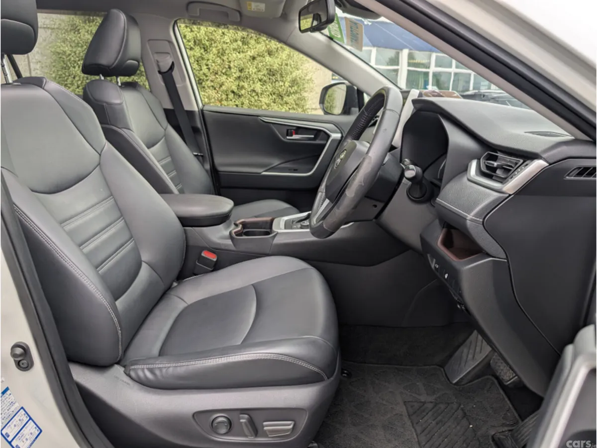 Toyota RAV4 SUV, Petrol Hybrid, 2019, White