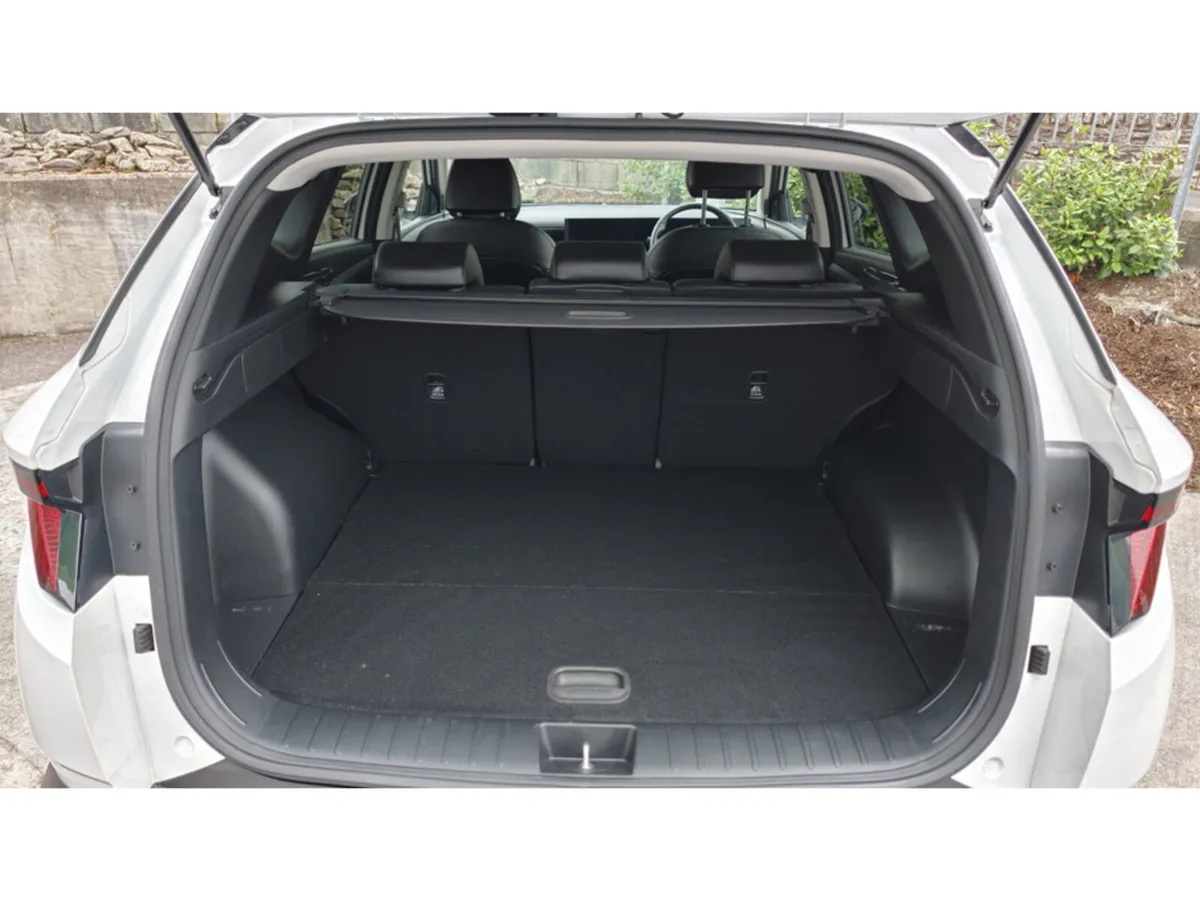 Hyundai Tucson SUV, Petrol Hybrid, 2024, White