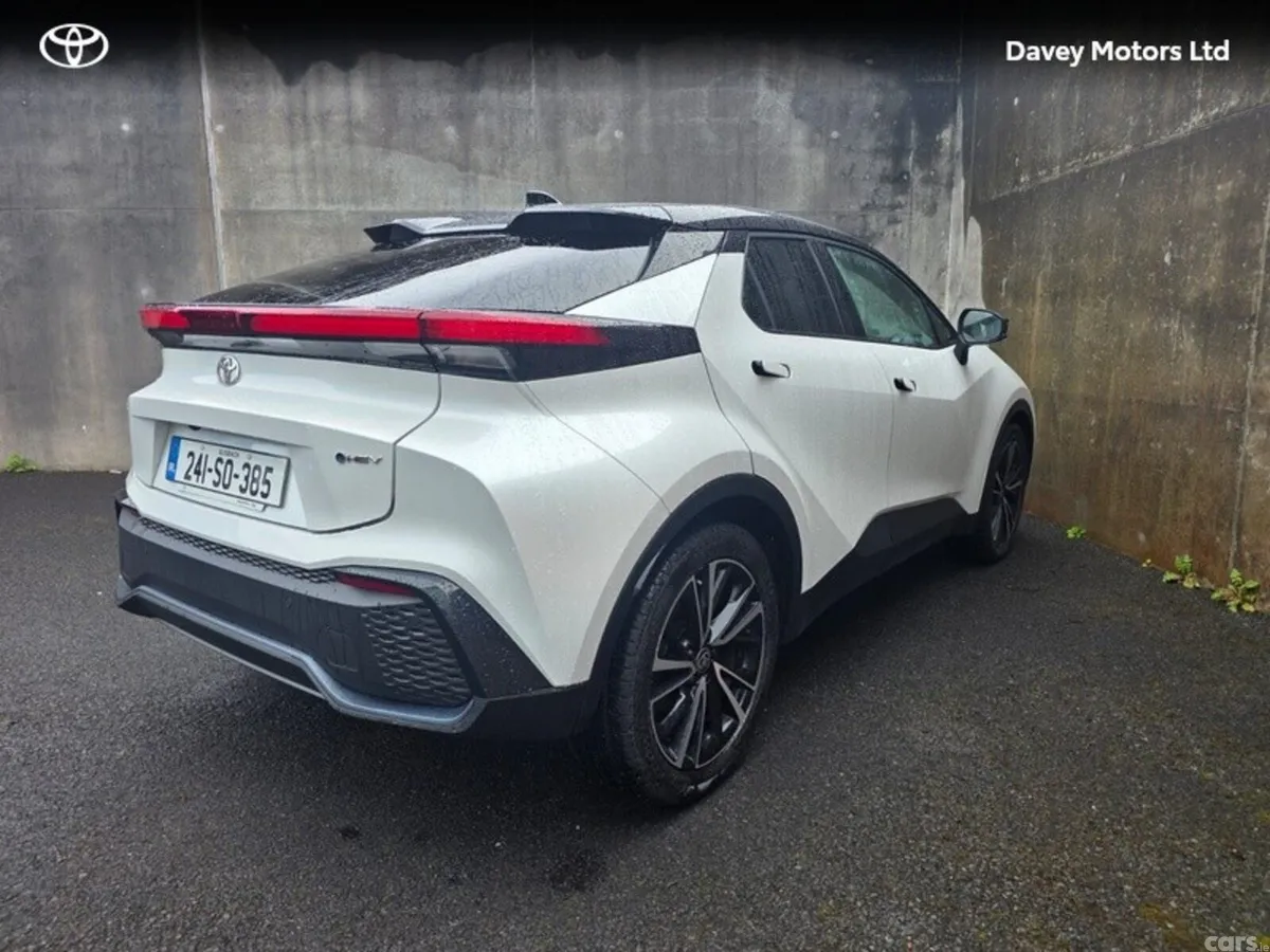 Toyota C-HR SUV, Petrol Hybrid, 2024, White