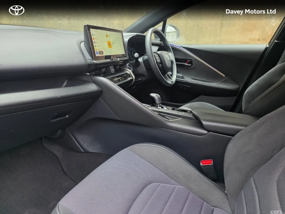 Toyota C-HR SUV, Petrol Hybrid, 2024, White