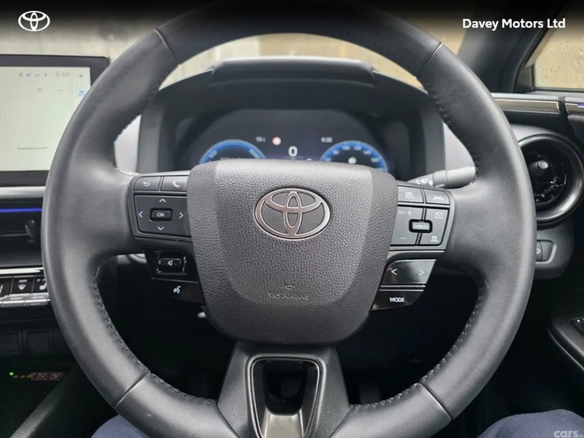 Toyota C-HR SUV, Petrol Hybrid, 2024, White