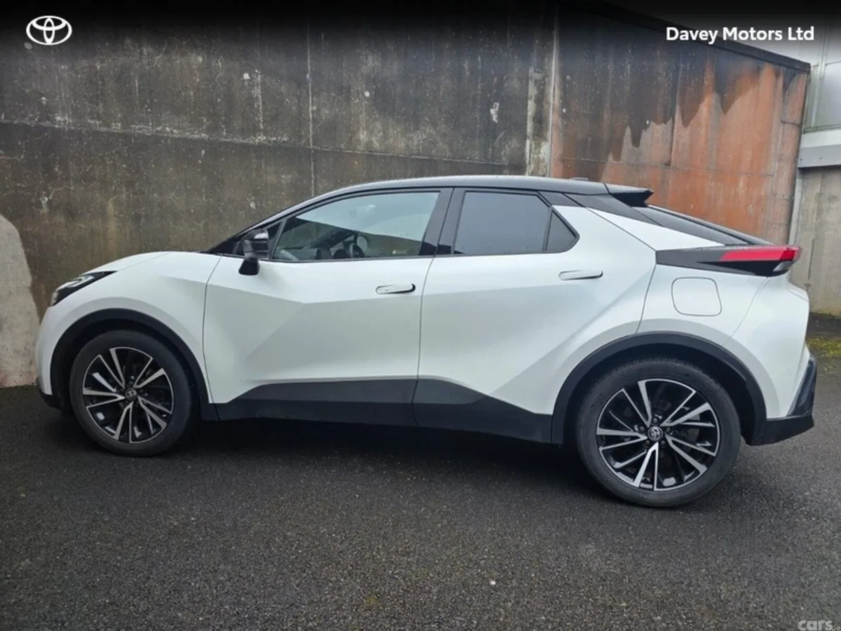 Toyota C-HR SUV, Petrol Hybrid, 2024, White
