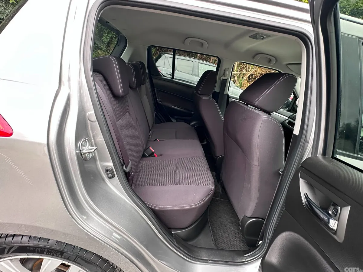 Suzuki Swift Hatchback, Petrol, 2015, Grey