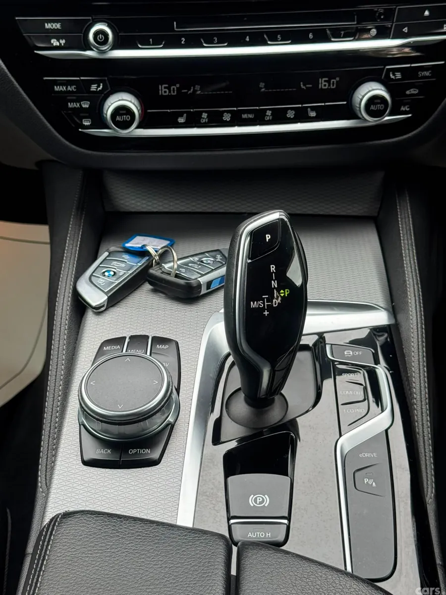 BMW 5-Series Saloon, Petrol Plug-in Hybrid, 2017, Blue
