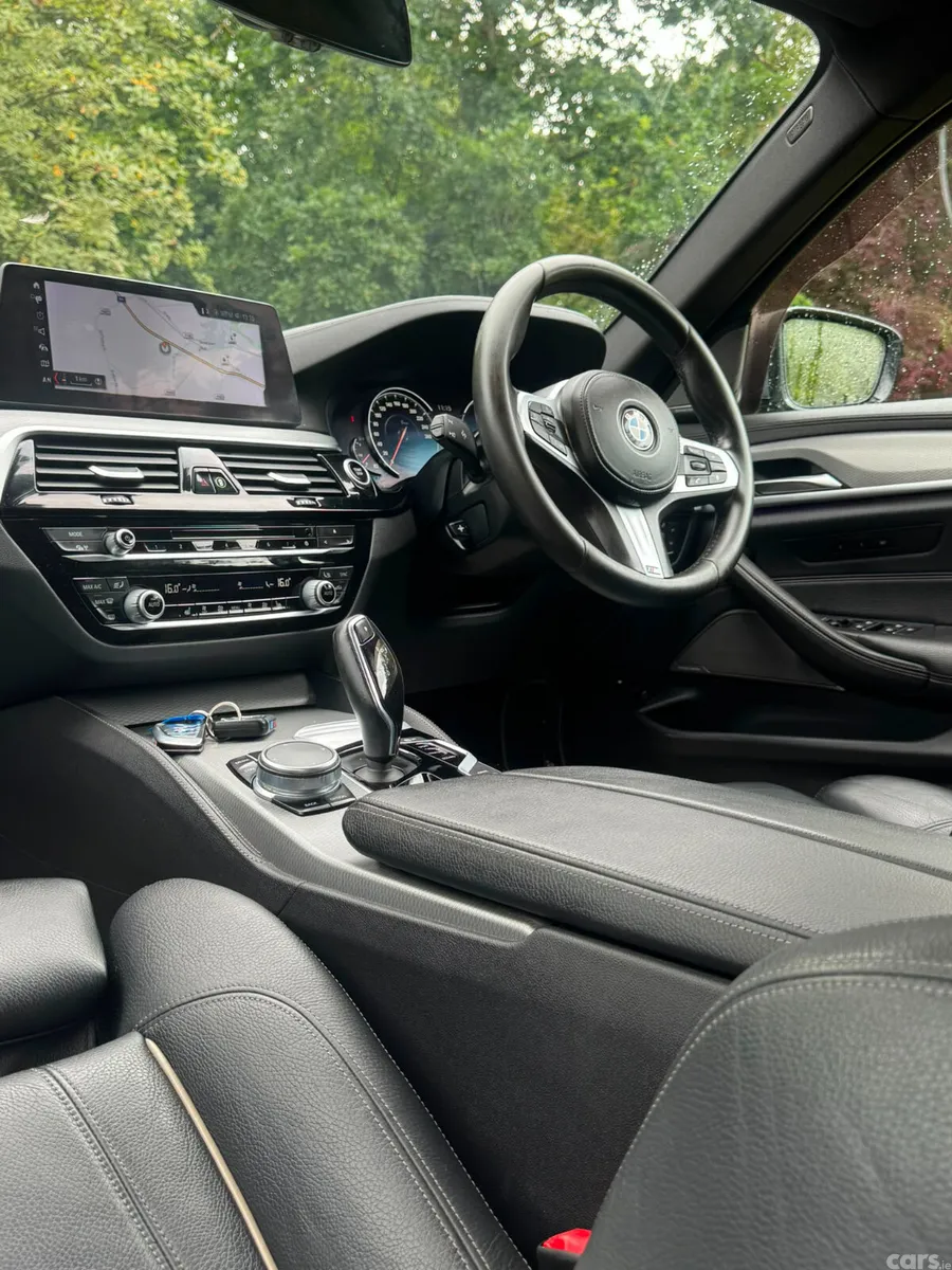 BMW 5-Series Saloon, Petrol Plug-in Hybrid, 2017, Blue