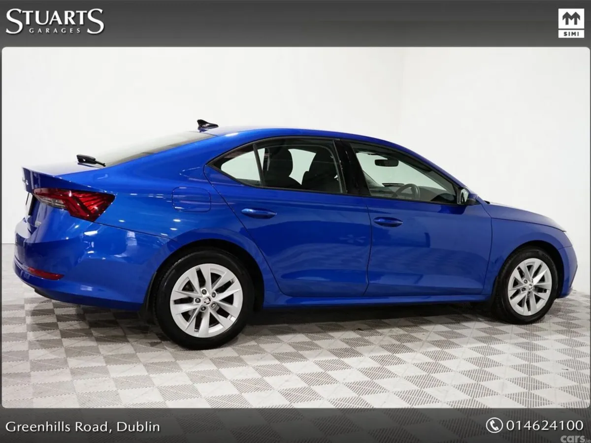 Skoda Octavia Saloon, Petrol, 2023, Blue