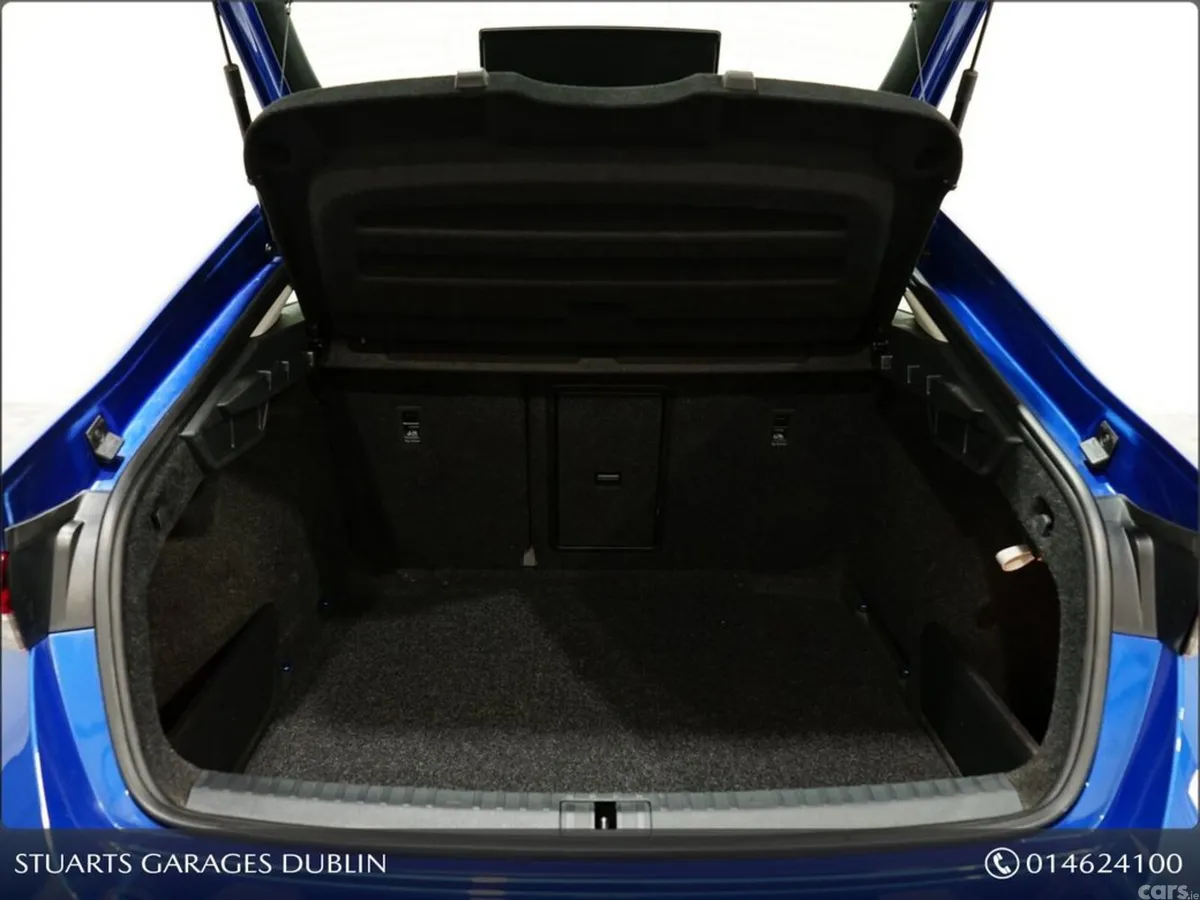 Skoda Octavia Saloon, Petrol, 2023, Blue