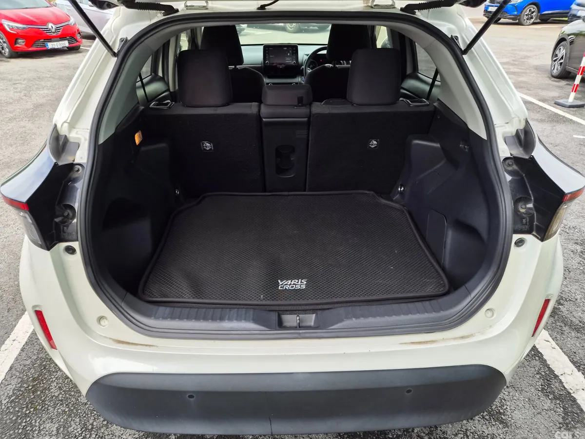 Toyota Yaris Cross SUV, Petrol Hybrid, 2023, White