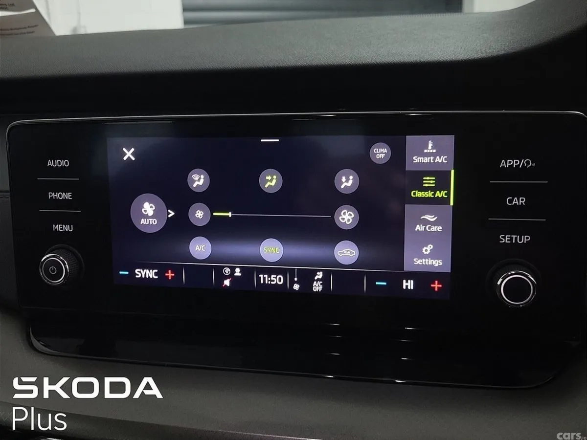 Skoda Octavia Saloon, Diesel, 2023, Blue