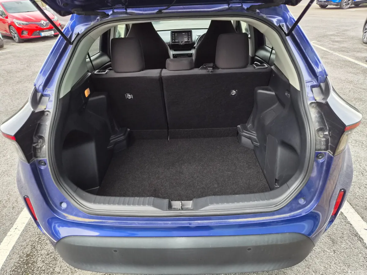 Toyota Yaris Cross SUV, Petrol Hybrid, 2021, Blue