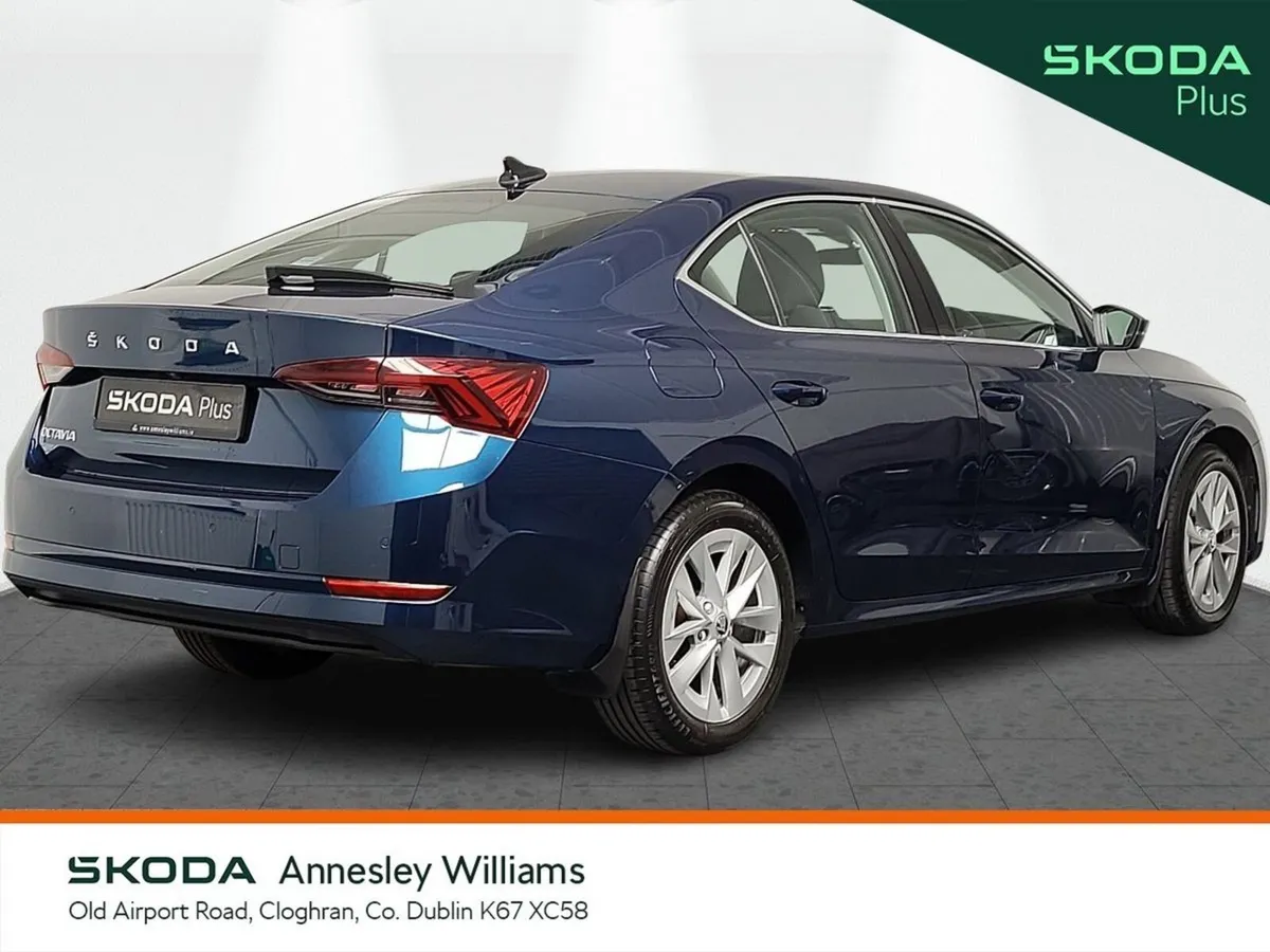 Skoda Octavia Saloon, Diesel, 2023, Blue