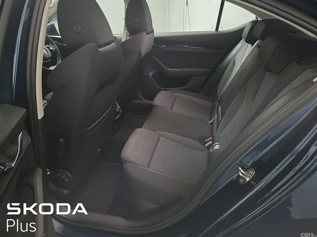 Skoda Octavia Saloon, Diesel, 2023, Blue
