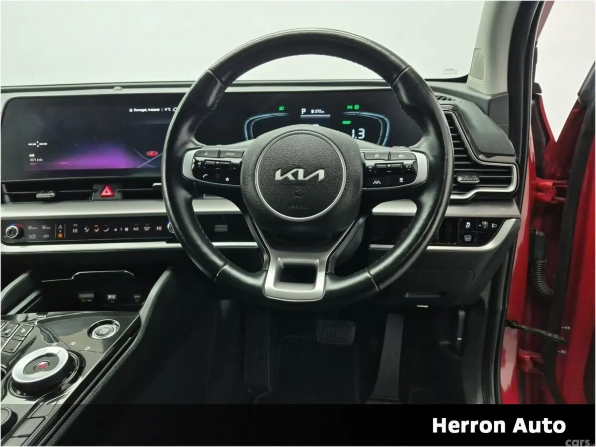 Kia Sportage SUV, Petrol Hybrid, 2023, Red