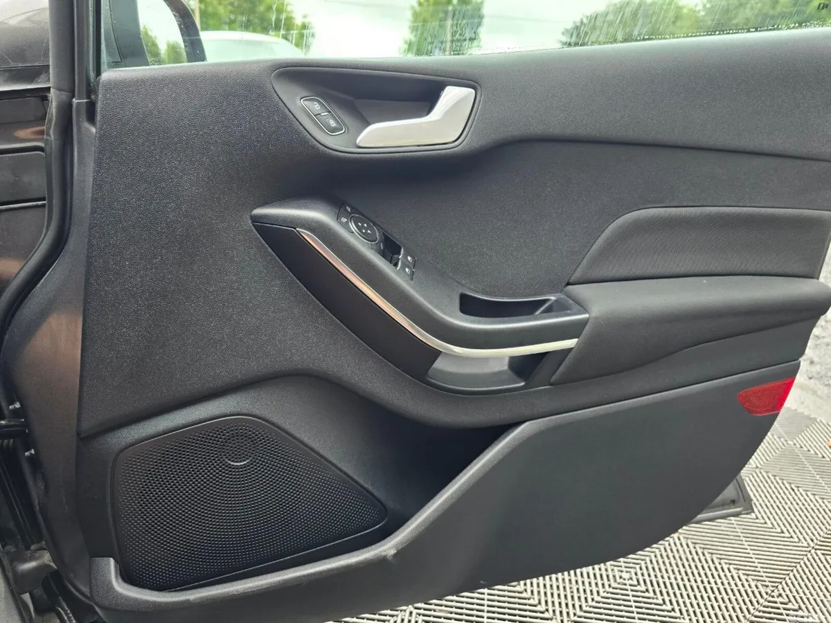 Ford Fiesta Hatchback, Petrol, 2017, Grey