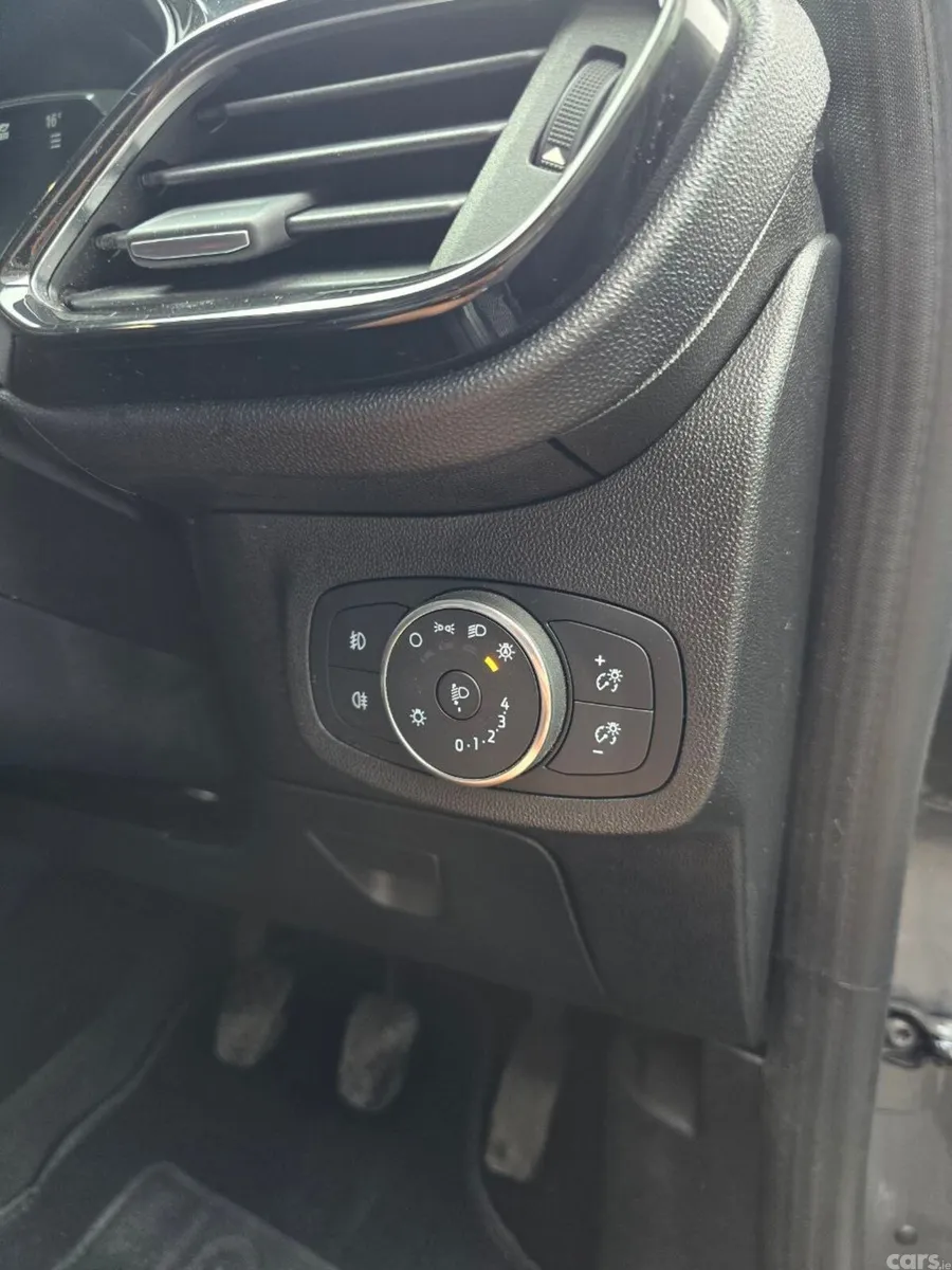 Ford Fiesta Hatchback, Petrol, 2017, Grey