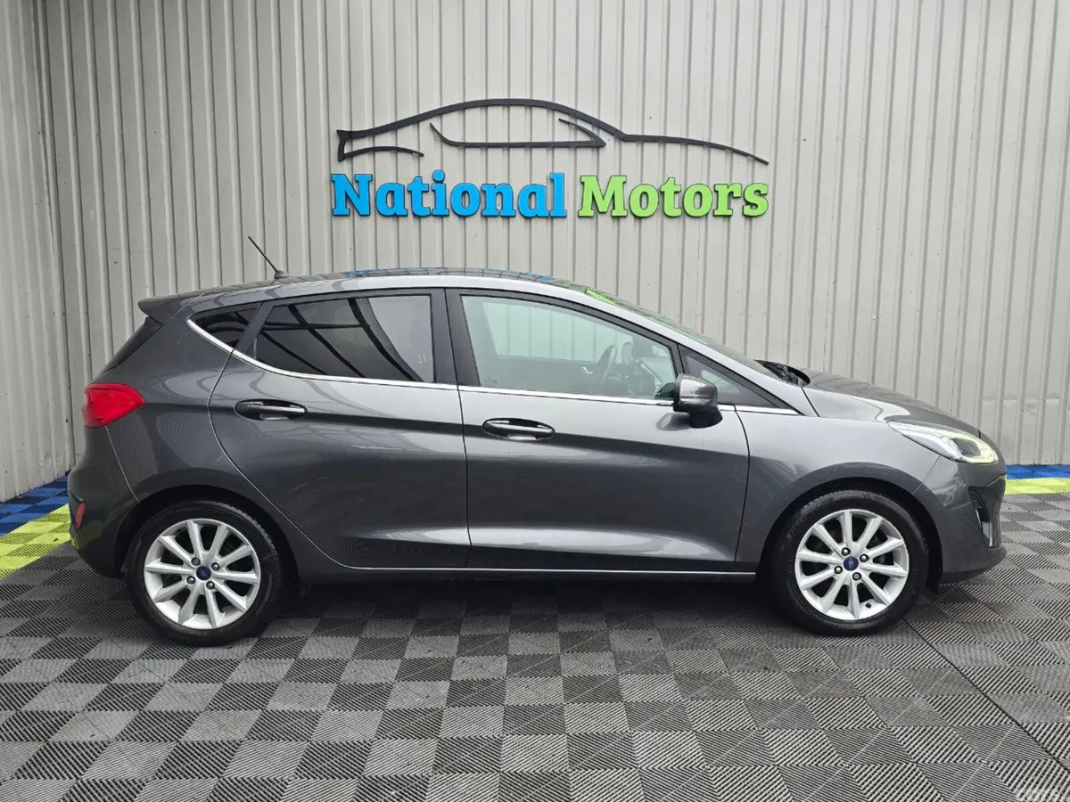 Ford Fiesta Hatchback, Petrol, 2017, Grey