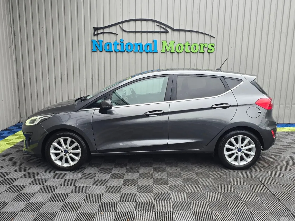 Ford Fiesta Hatchback, Petrol, 2017, Grey