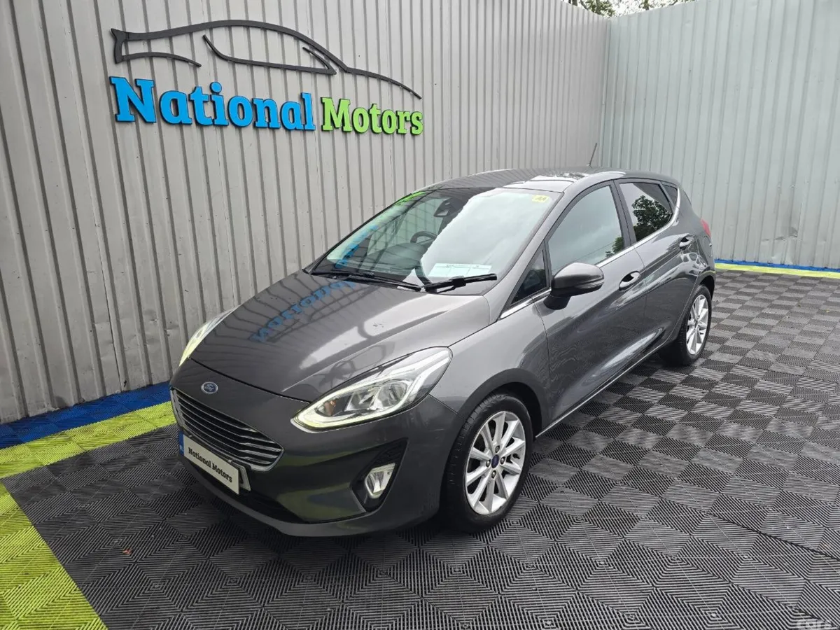 Ford Fiesta Hatchback, Petrol, 2017, Grey