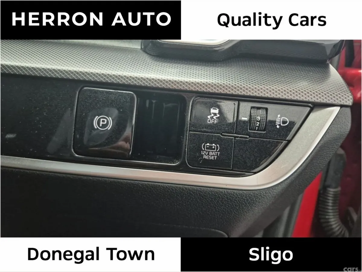 Kia Sportage SUV, Petrol Hybrid, 2023, Red