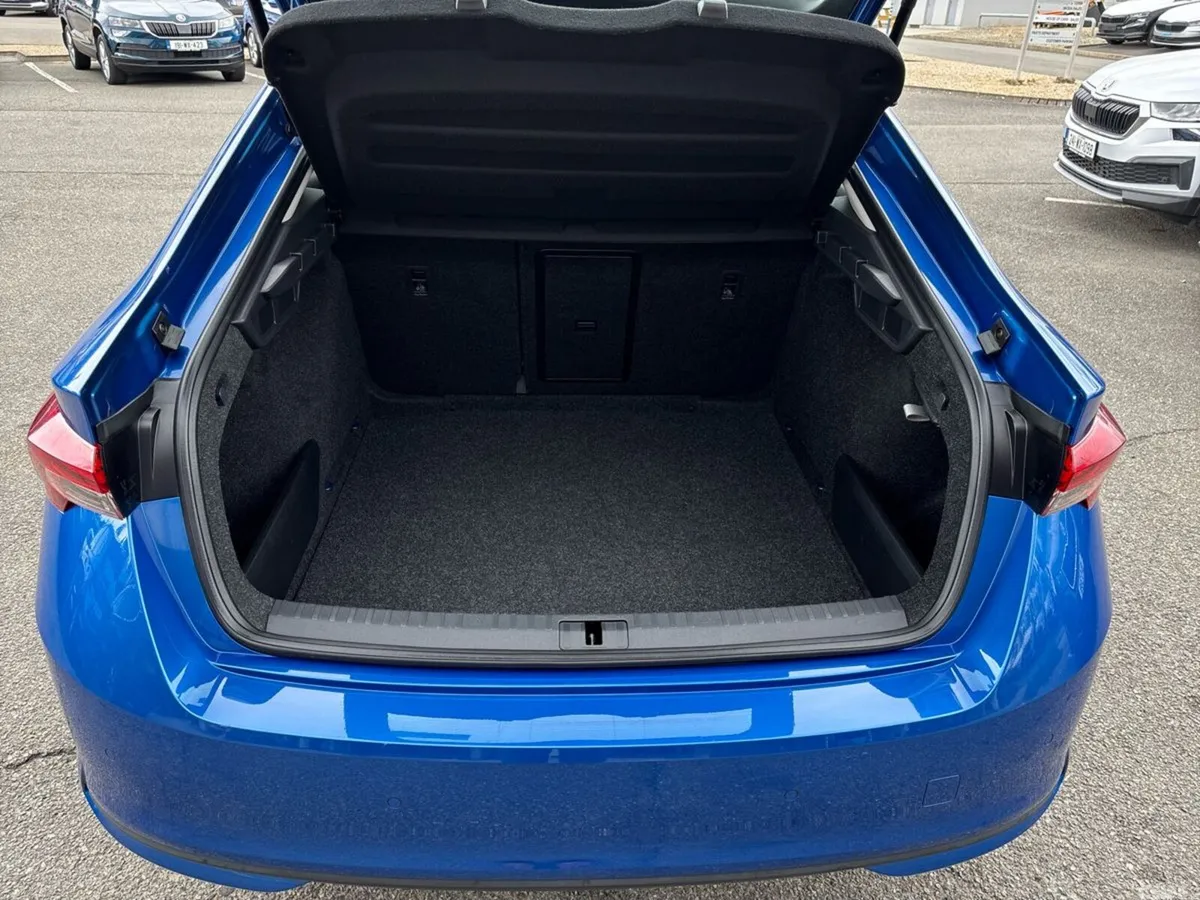 Skoda Octavia Saloon, Diesel, 2024, Blue