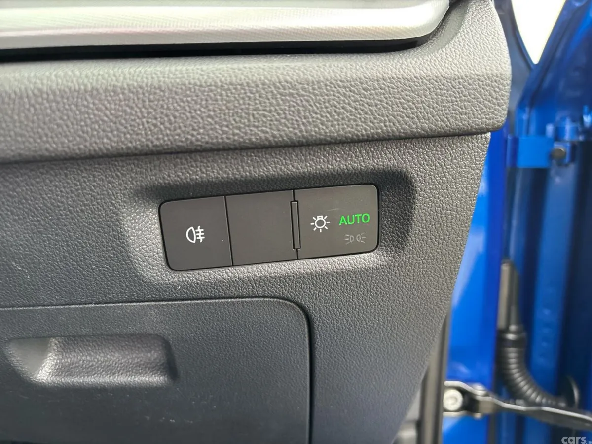 Skoda Octavia Saloon, Diesel, 2024, Blue