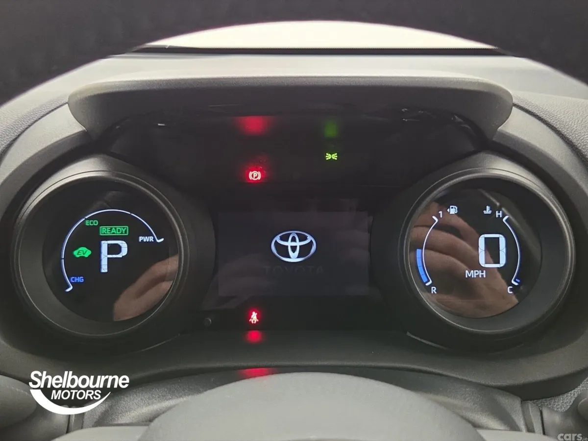 Toyota Yaris Hatchback, Petrol Hybrid, 2023, Red