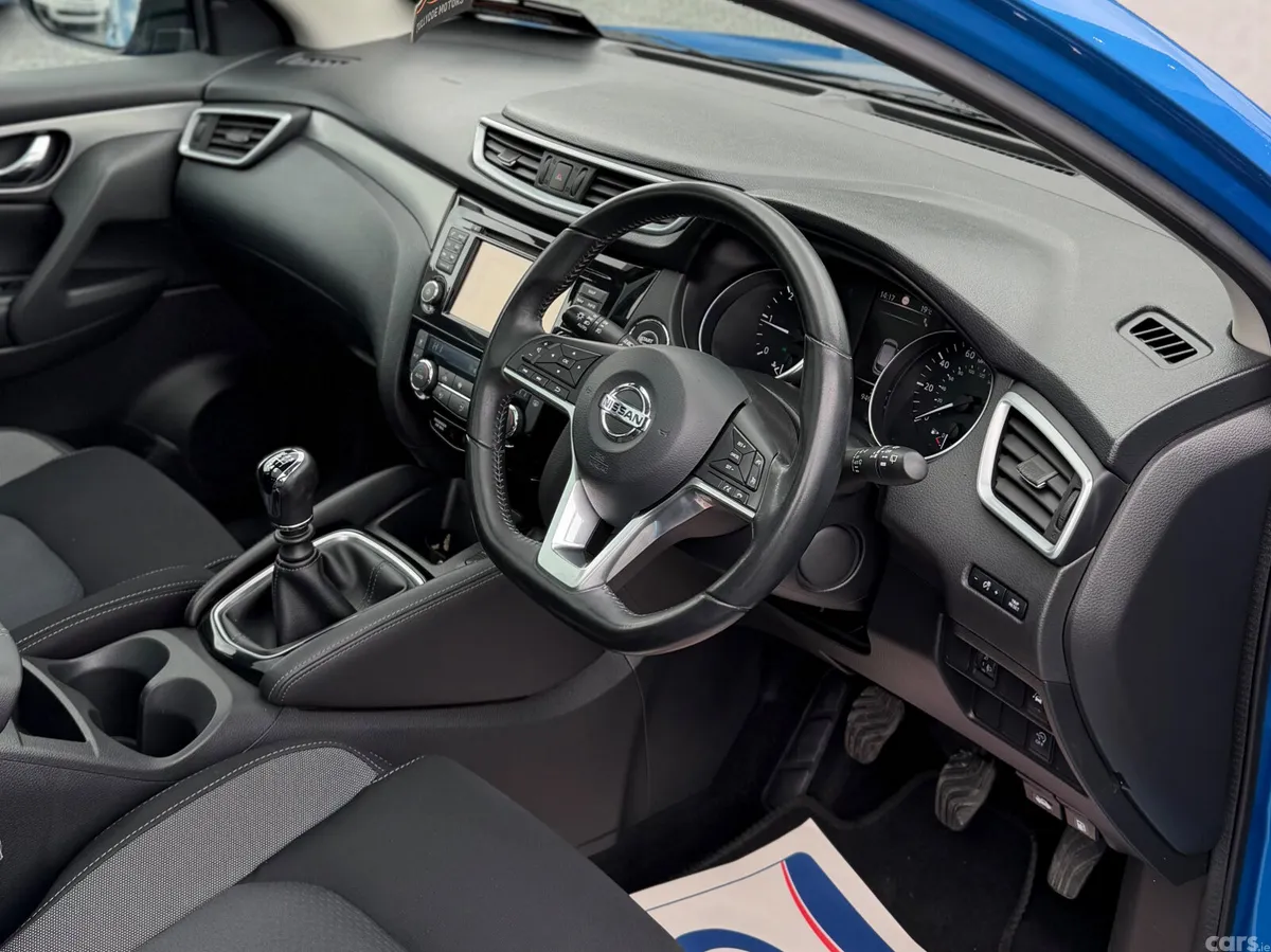 Nissan Qashqai Hatchback, Diesel, 2019, Blue