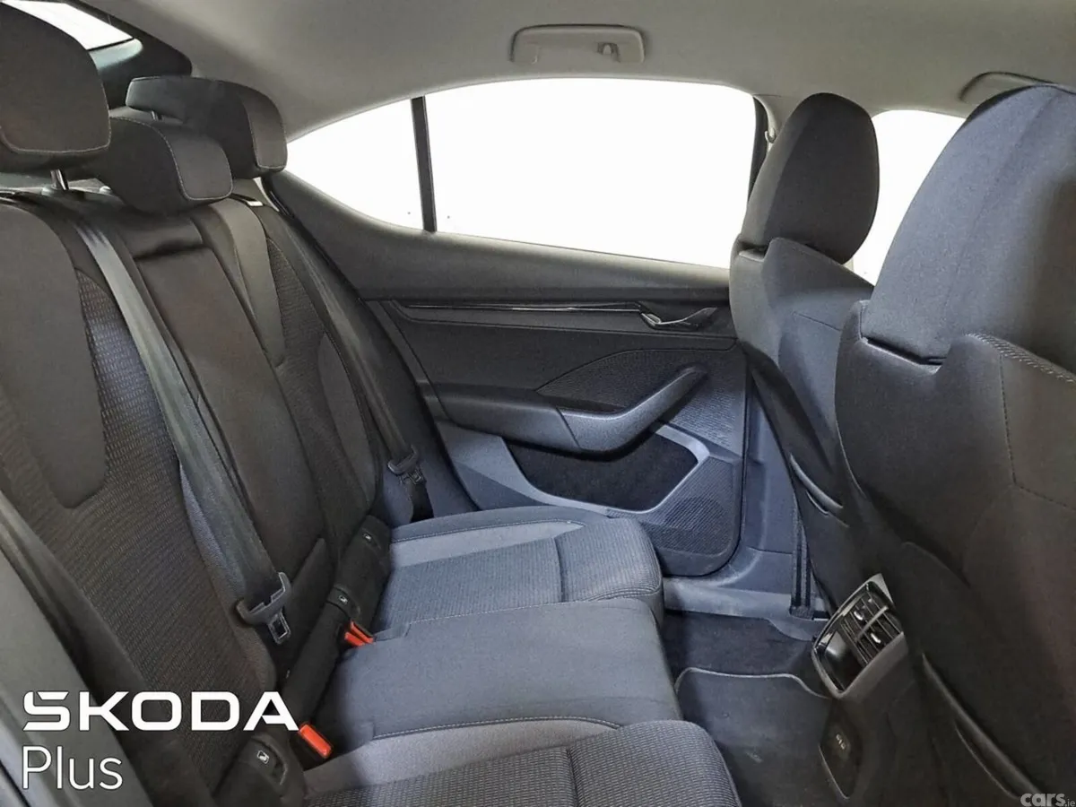 Skoda Octavia Saloon, Petrol, 2023, Grey