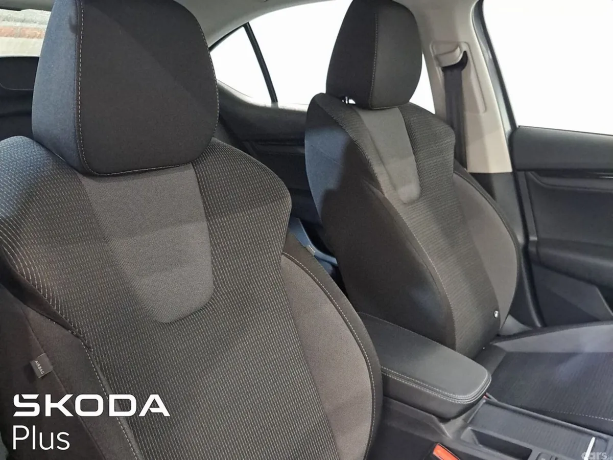 Skoda Octavia Saloon, Petrol, 2023, Grey