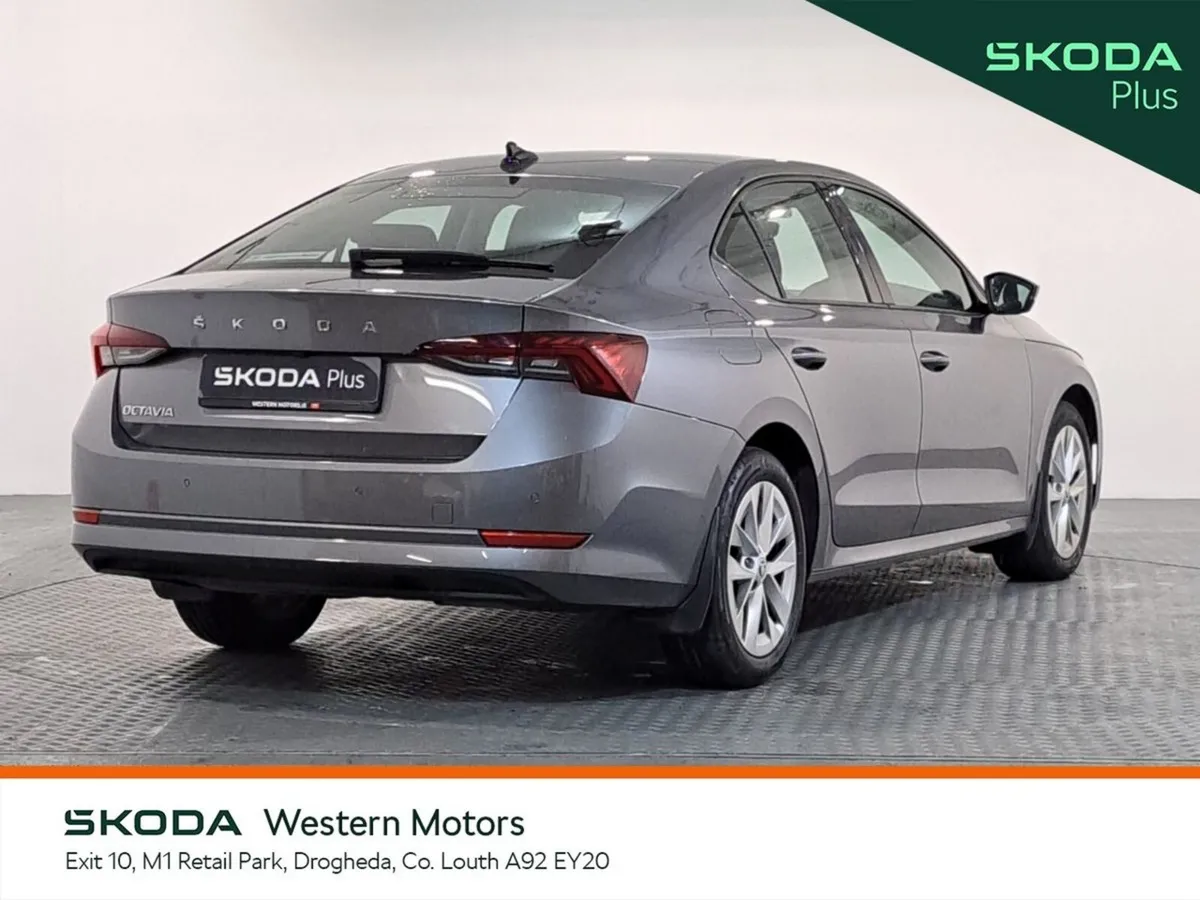 Skoda Octavia Saloon, Petrol, 2023, Grey