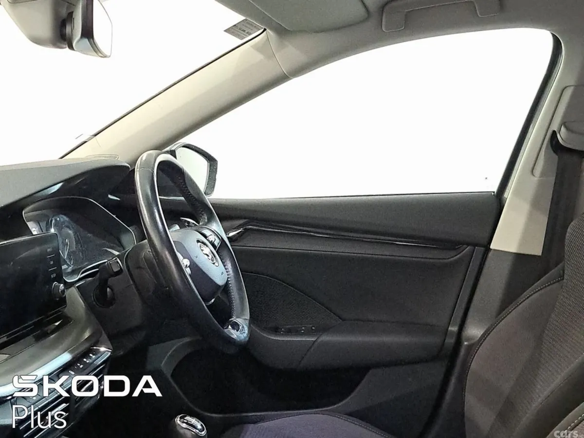 Skoda Octavia Saloon, Petrol, 2023, Grey