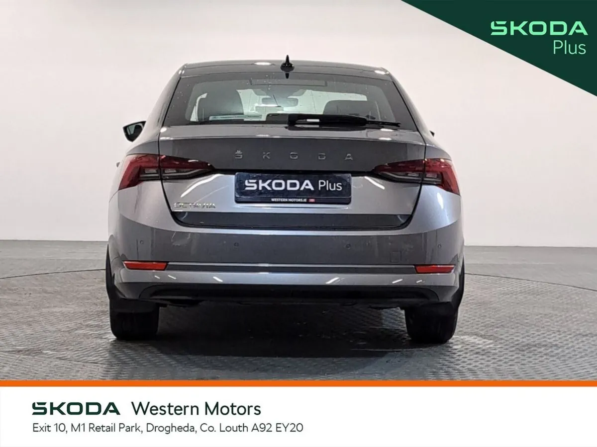 Skoda Octavia Saloon, Petrol, 2023, Grey