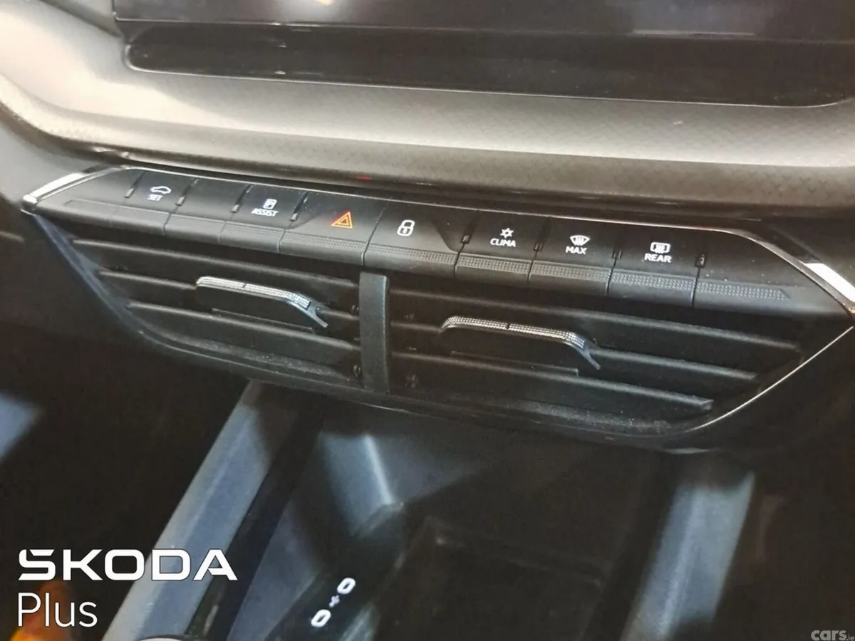 Skoda Octavia Saloon, Petrol, 2023, Grey