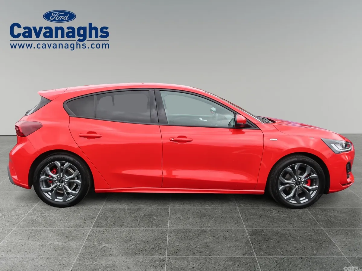 Ford Focus Hatchback, Petrol, 2025, Red