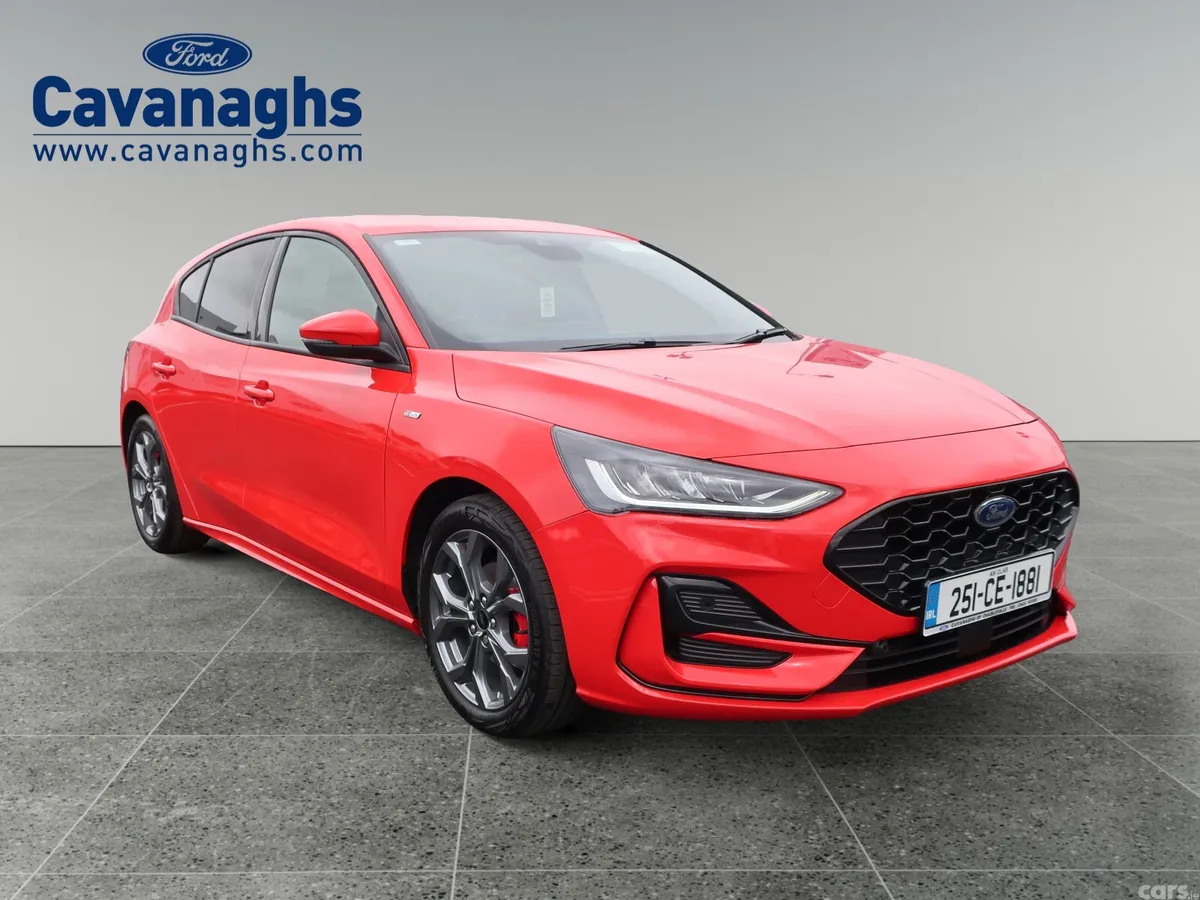 Ford Focus Hatchback, Petrol, 2025, Red