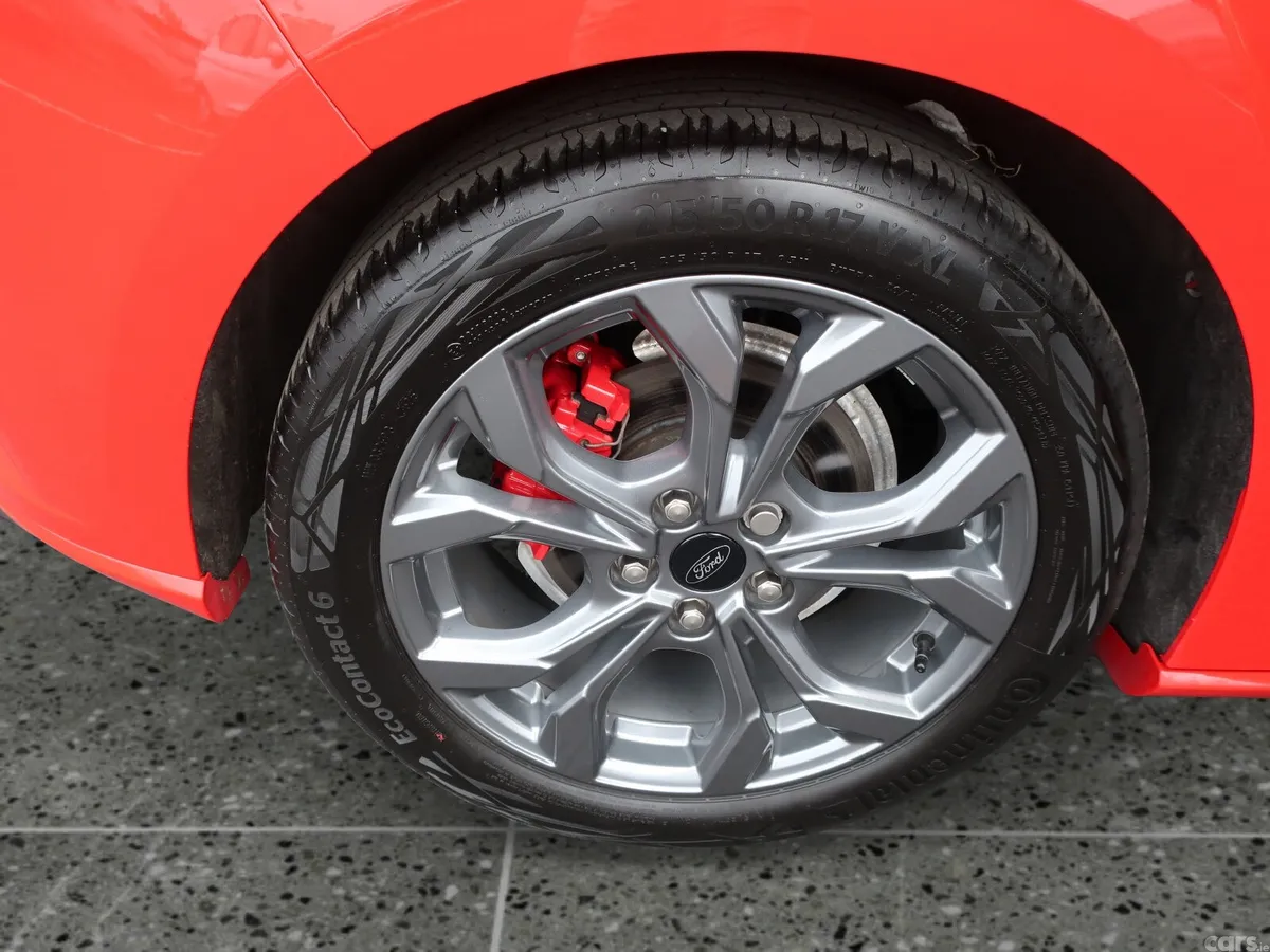 Ford Focus Hatchback, Petrol, 2025, Red