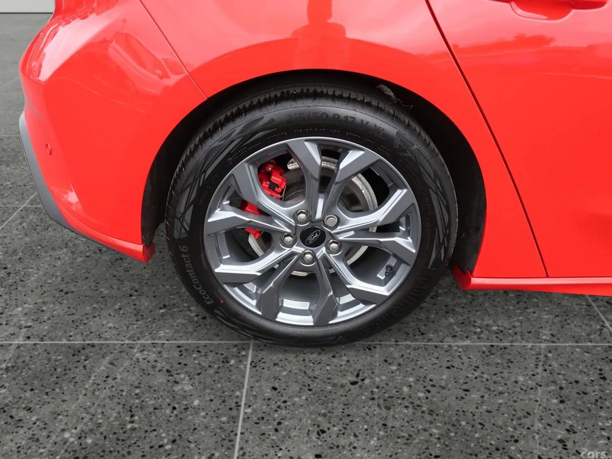 Ford Focus Hatchback, Petrol, 2025, Red