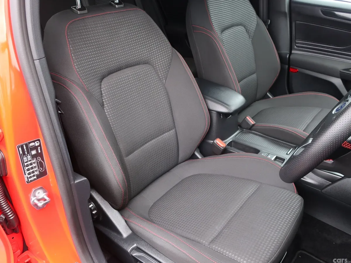 Ford Focus Hatchback, Petrol, 2025, Red