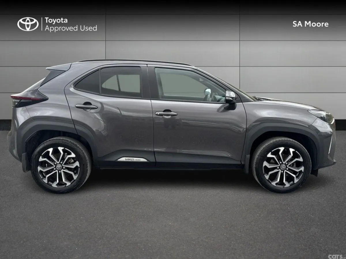 Toyota Yaris Cross Hatchback, Petrol Hybrid, 2024, Grey