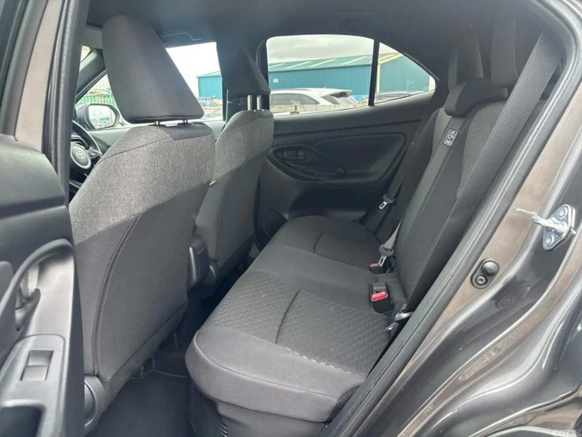 Toyota Yaris Cross Hatchback, Petrol Hybrid, 2024, Grey