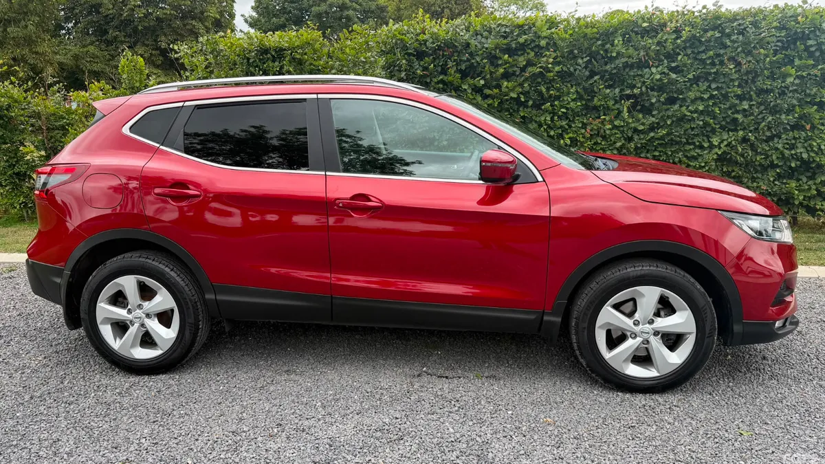 Nissan Qashqai MPV, Diesel, 2020, Red