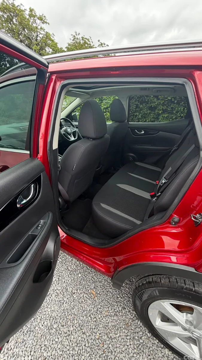 Nissan Qashqai MPV, Diesel, 2020, Red