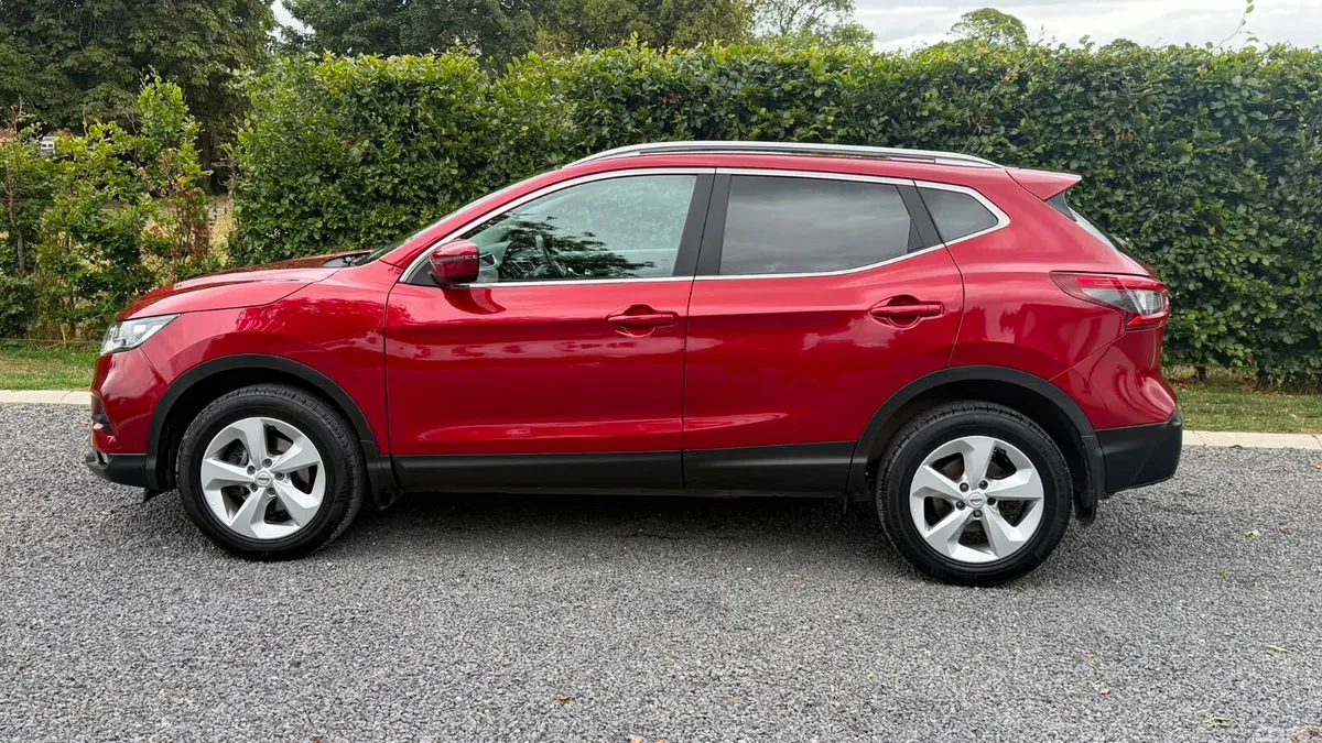 Nissan Qashqai MPV, Diesel, 2020, Red