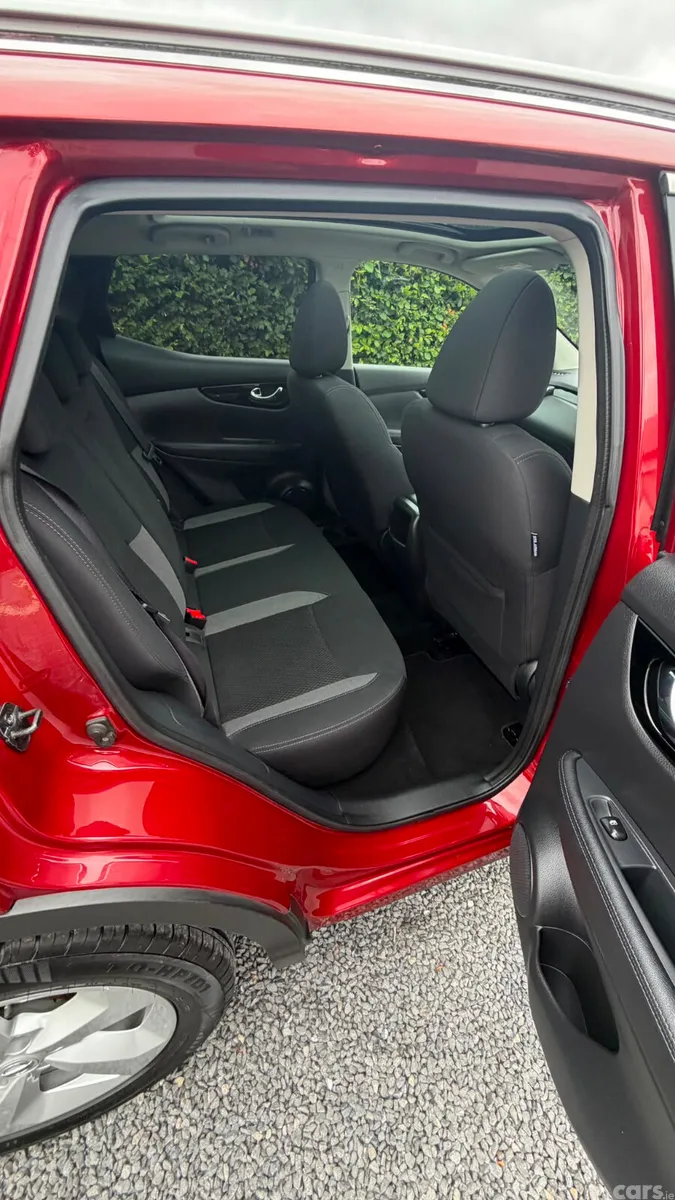 Nissan Qashqai MPV, Diesel, 2020, Red